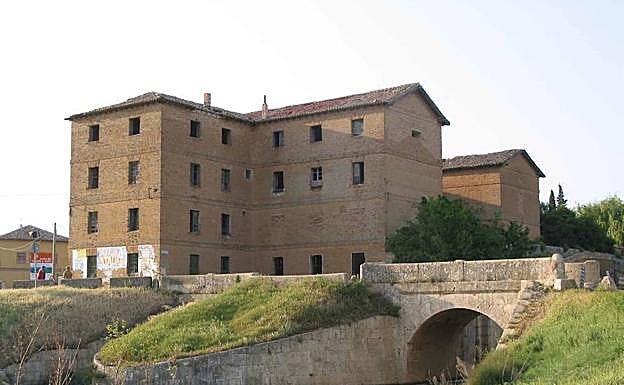 Antigua fábrica de luz y antes fábrica de harina de Grijota. 