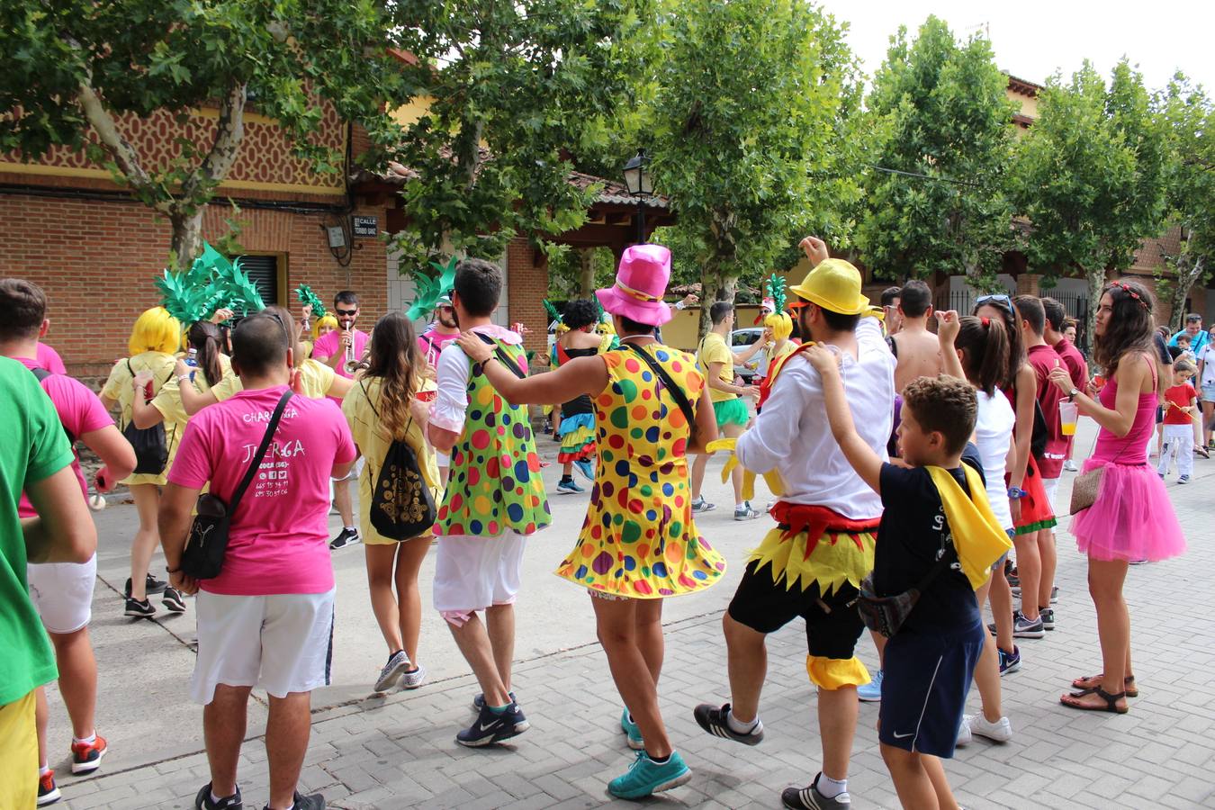 El vermú musical, basado en un concurso de disfraces de temática libre, es uno de los eventos que goza de más éxitos