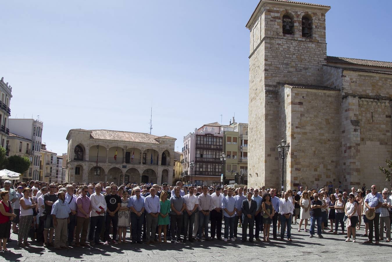Concentración silenciosa en la Plaza Mayor de Zamora por los atentados de Cataluña