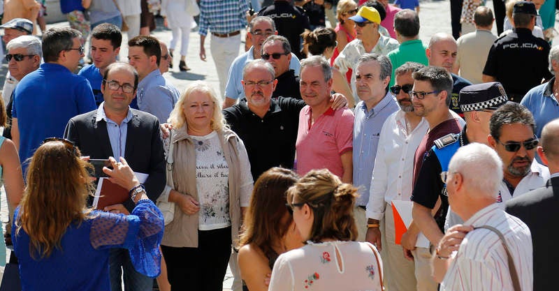 La Plaza Mayor, la Subdelegación del Gobierno y varios puntos de la provincia reflejan el dolor por las víctimas de los atentados