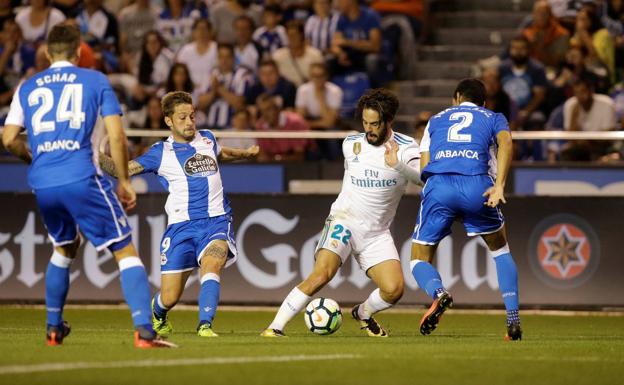 Isco, entre Schär, Cartabia y Juanfran