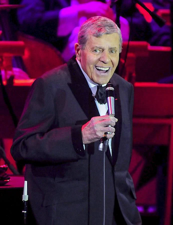 Jerry Lewis presenta Las Vegas PBS Television Especial para celebrar su fundación de 75 años en 2012.