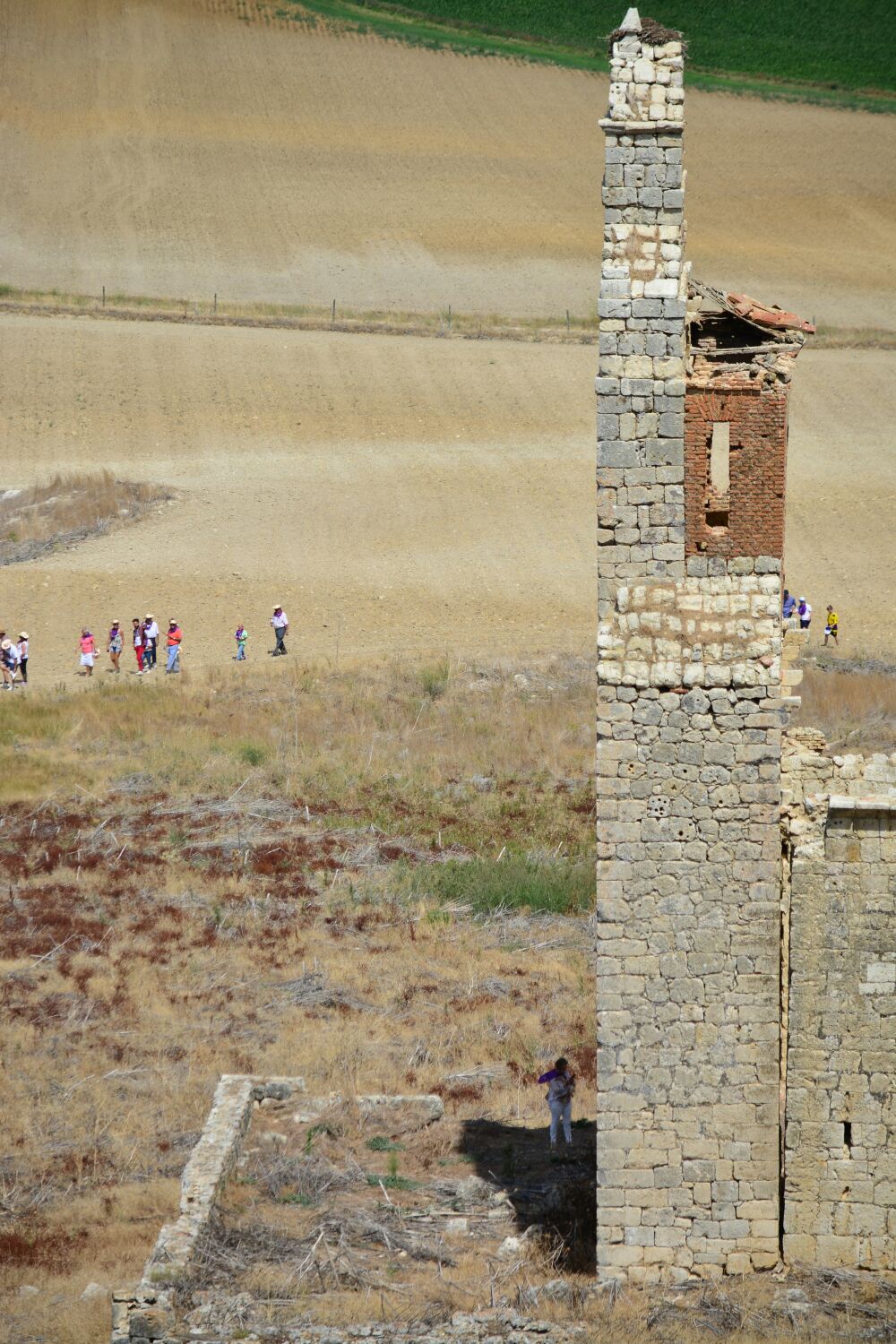 El pueblo permanece en ruinas desde que en 1967 emigraran los colonos después de la última cosecha