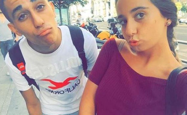 Andrea Janeiro con su novio. 