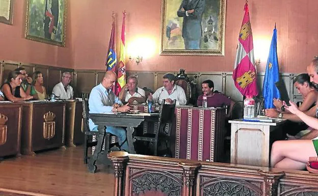 Imagen del pleno celebrado ayer en el salón de sesiones de la Casa Consistorial.