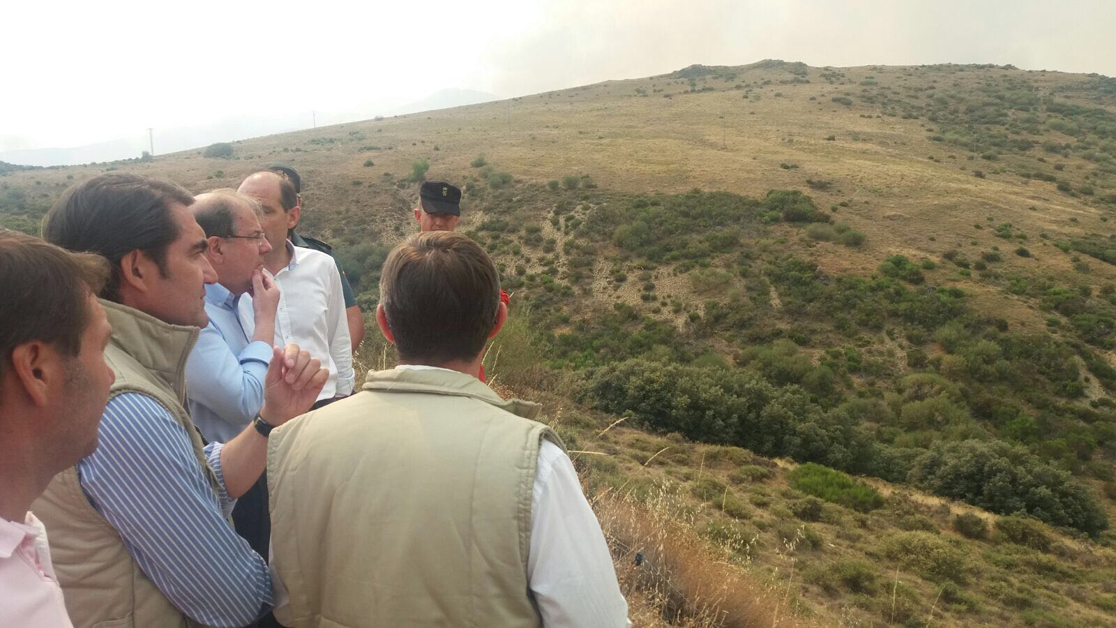 El presidente de la Junta, Juan Vicente Herrera, en el puesto de Mando Avanzado del incendio de La Cabrera