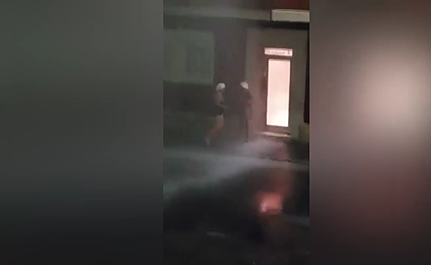 Fuga de agua en la calle Sagunto