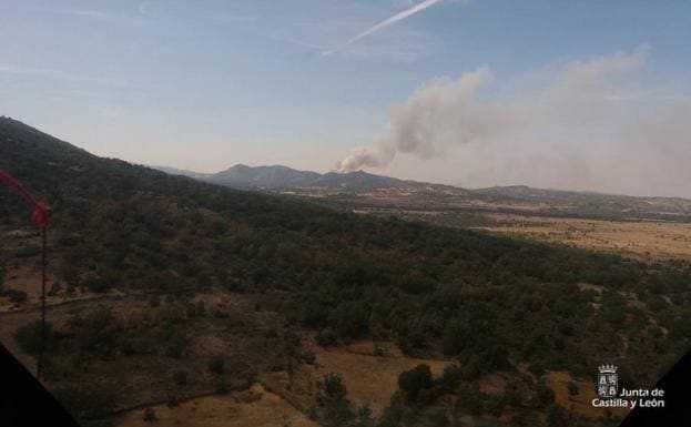 Imagen del incendio registrado en la localidad abulense de Medinilla compartida por el 112 de Castilla y león en Twitter.
