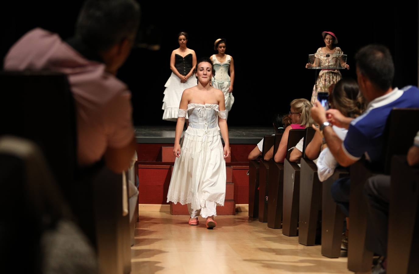 Con este desfile, Teatronaos concluye la temporada de Luces de Palencia