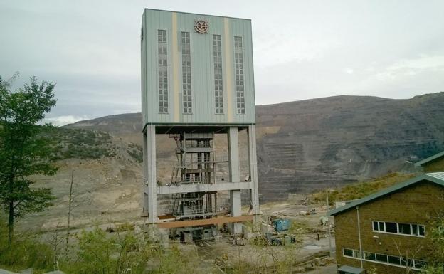 Una empresa minera leonesa derriba sus edificios al localizar bajo ellos una veta de carbón