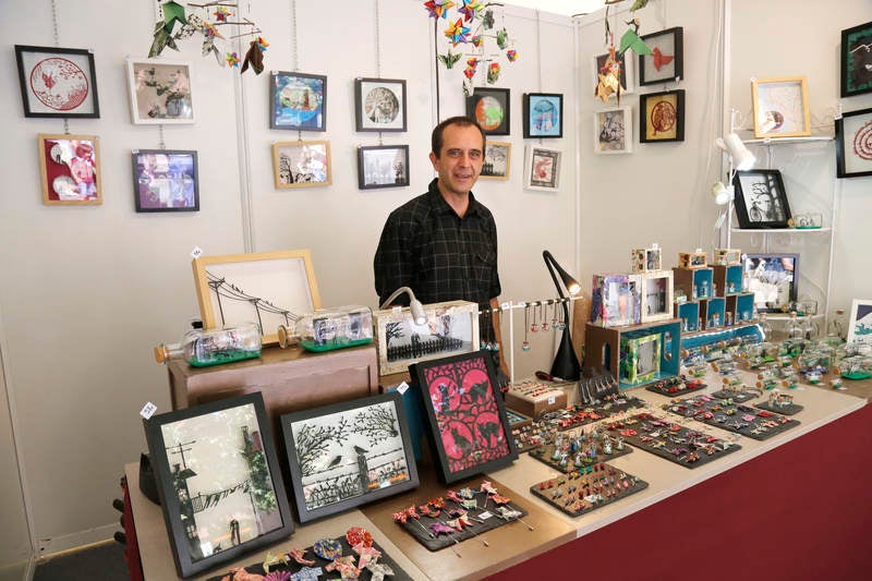 28 firmas de toda España participan en la feria instalada en el parque del Salón