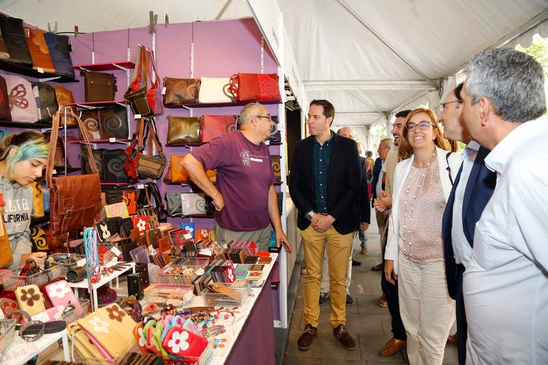 28 firmas de toda España participan en la feria instalada en el parque del Salón