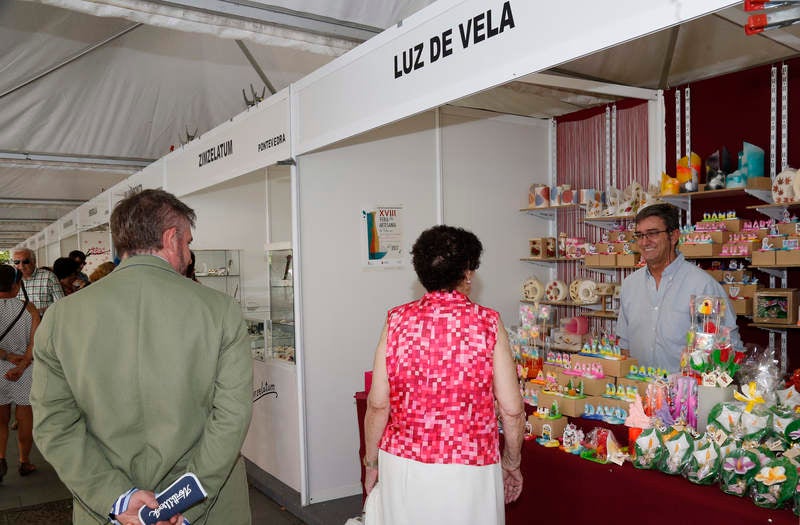28 firmas de toda España participan en la feria instalada en el parque del Salón