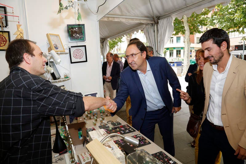 28 firmas de toda España participan en la feria instalada en el parque del Salón