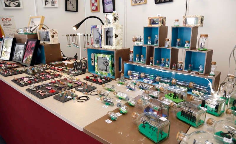 28 firmas de toda España participan en la feria instalada en el parque del Salón