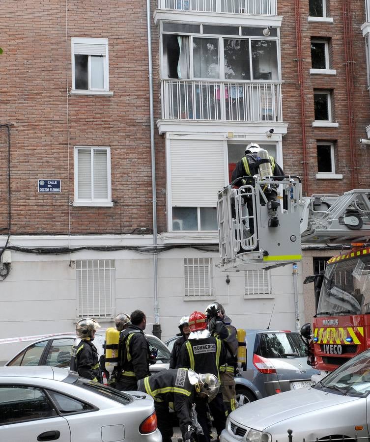 Los bomberos intervienen en la calle Doctor Fleming