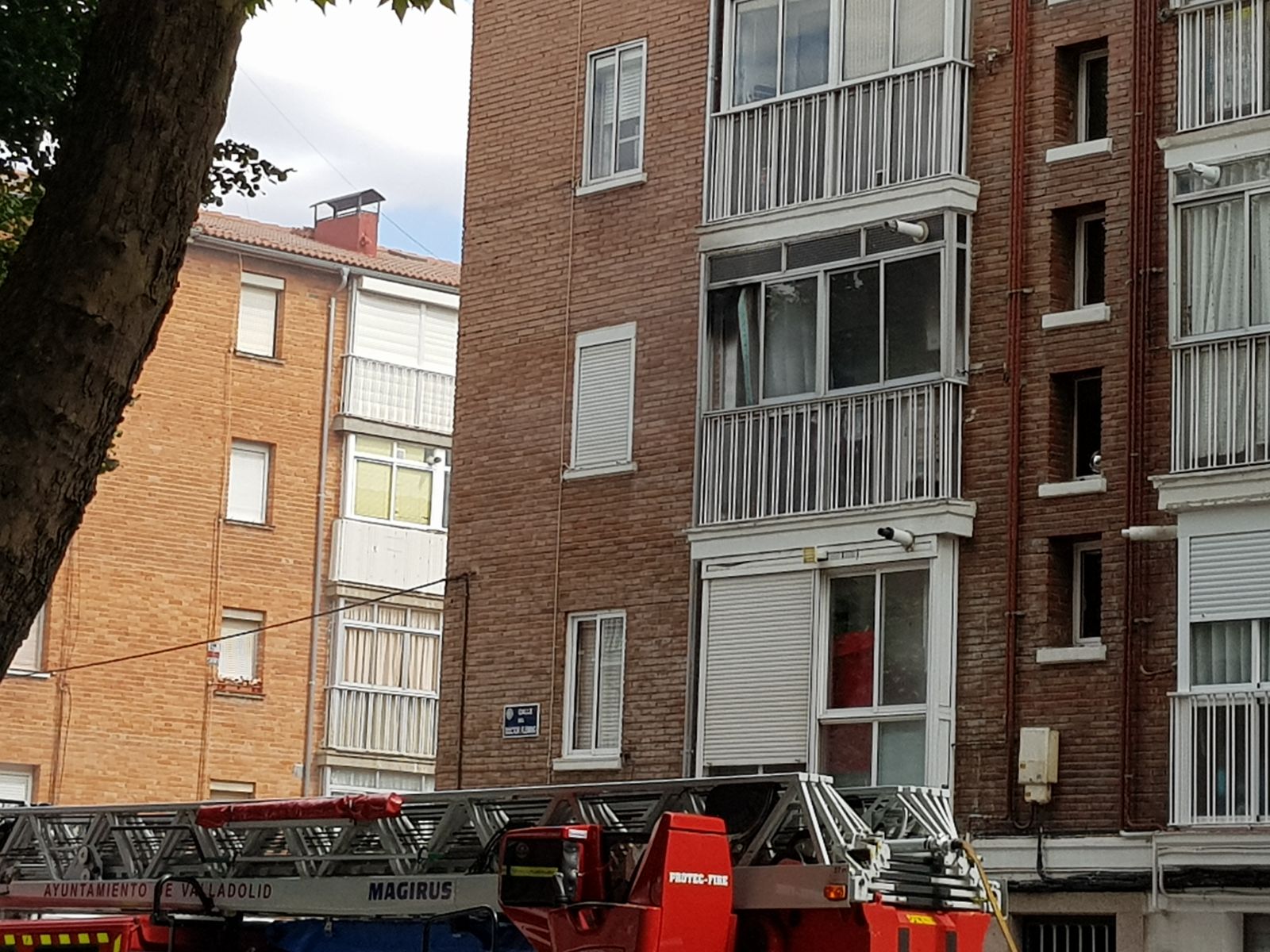 Los bomberos intervienen en la calle Doctor Fleming