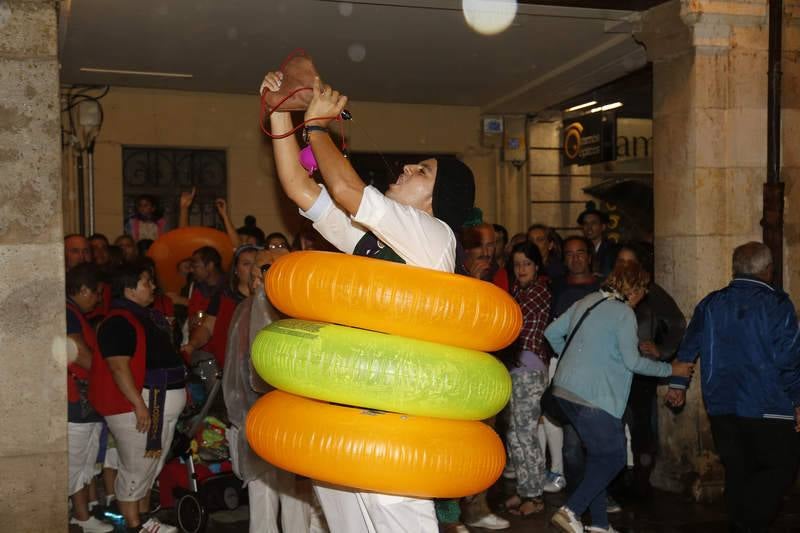 La lluvia obliga a posponer el pregón para mañana 