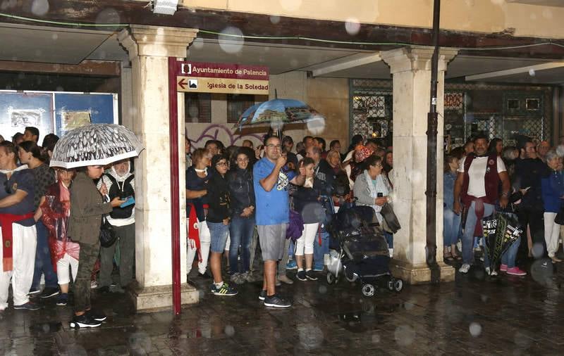 La lluvia obliga a posponer el pregón para mañana 