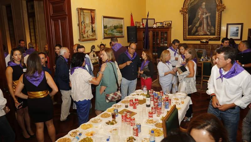 La lluvia obliga a posponer el pregón para mañana 