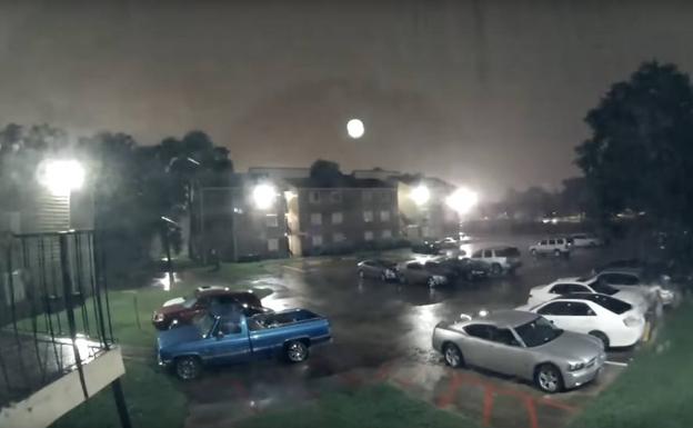 Un vídeo demuestra la violencia del huracán Harvey en Houston