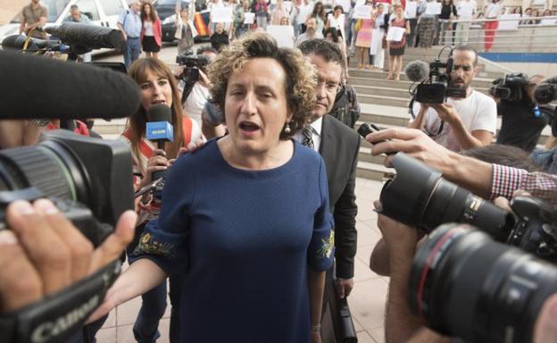 La Asesora judicial Paqui Granados a su llegada a los juzgados.