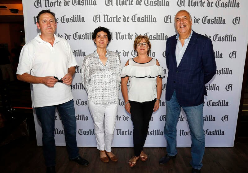 Jesús Mediavilla, alcalde de Brañosera;Concha González, María Ángeles Fernández, y Agustín Martínez, del PSOE.