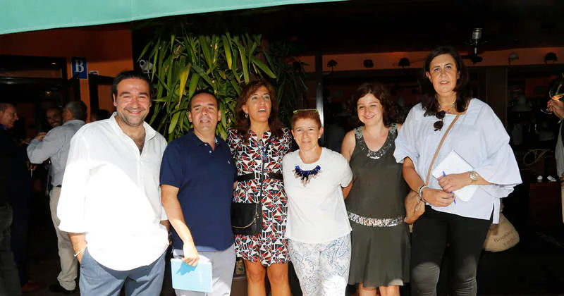 Los periodistas de El Norte, Ricardo S. Rico; José María Díaz, Josune Olano, Carmen Díez, Esther Bengoechea y Pilar Rojo.