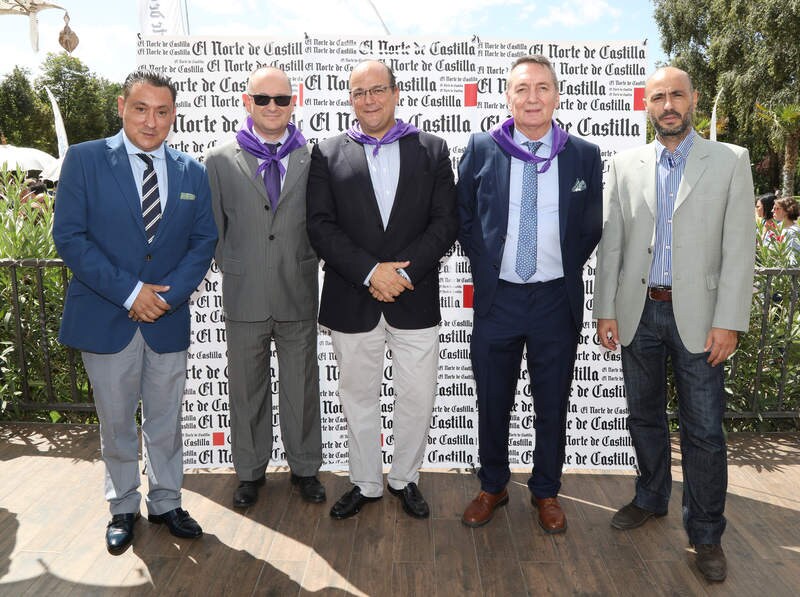 Manuel Seco, secretario de la Comisaría de Policía Nacional; Fernando Alonso, jefe provincial de Tráfico;Luis Miguel Cárcel, subdelegado del Gobierno;Manuel Domínguez (jefe accidental de la Comisaría);y Juan Martínez Ros, jefe de la Comandancia de la Guardia Civil.