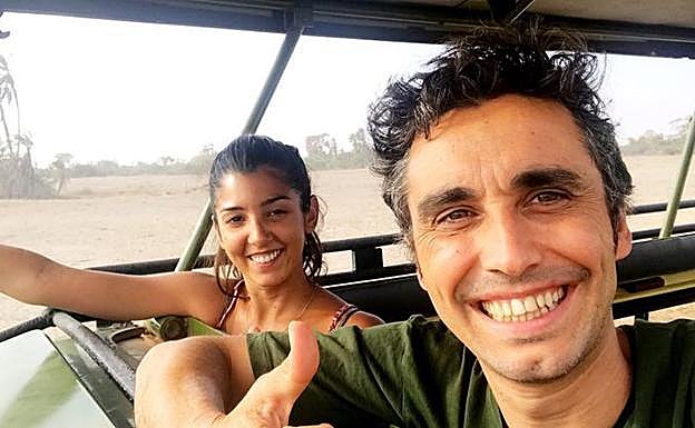 Canco Rodríguez con su esposa Marta Nogal en África. 