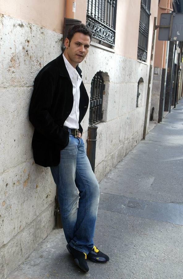 16.10.04 El actor Roberto Enríquez posa en una calle de Valladolid.