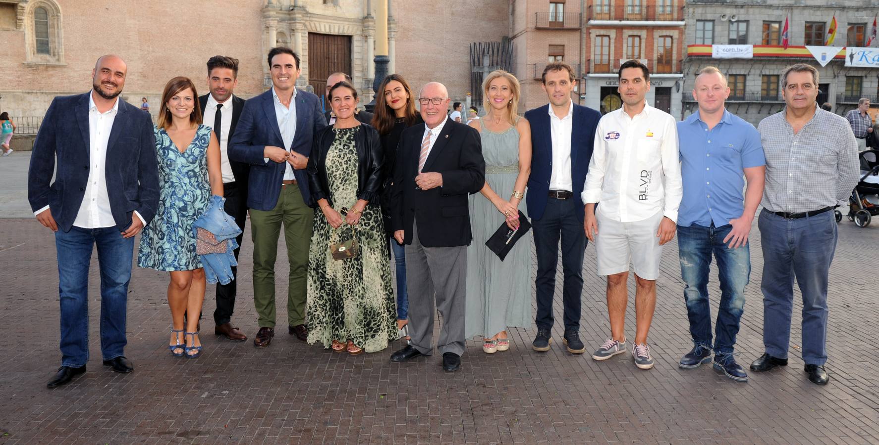 Ediles del grupo popular posan con diputados provinciales y el presidente de la mancomunidad.