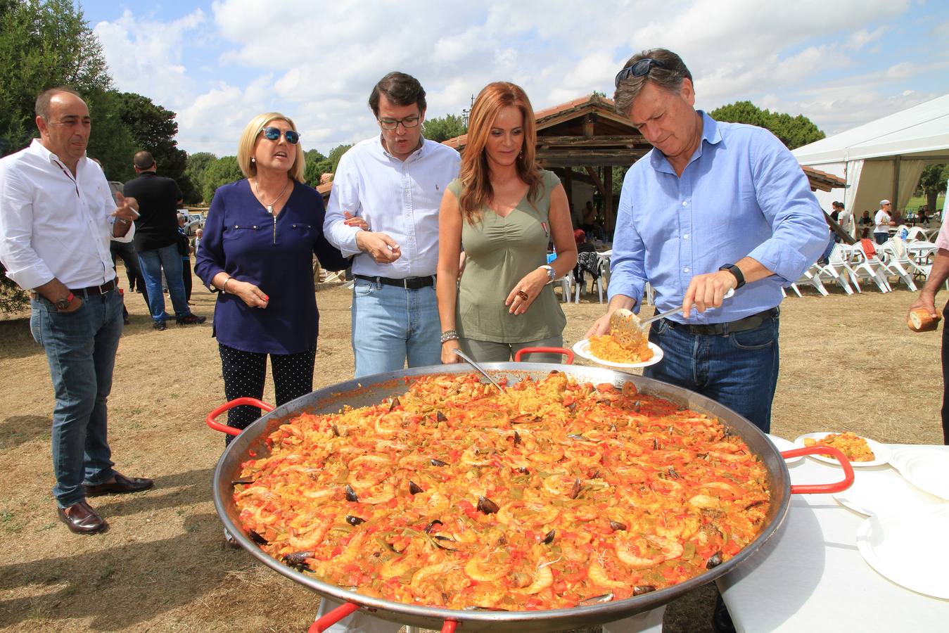 Los principales representates populares de la provincia no faltaron a su cita en el área recreativa de El Pardal donde un año más, y ya van veintiséis, pudieron tratar de cerca con sus simpatizantes y militantes