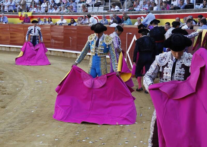 La Plaza de Campos Góticos albergó en las gradas a caras conocidas del mundo de la política, la comunicación y el vino