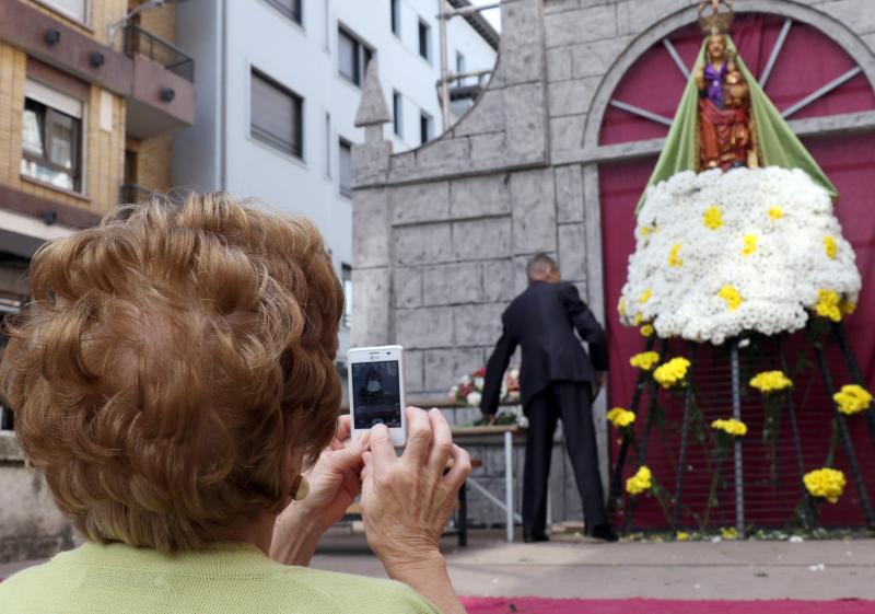 Ofrenda floral a la Virgen de San Lorenzo