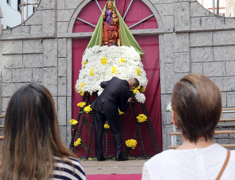 Ofrenda floral a la Virgen de San Lorenzo