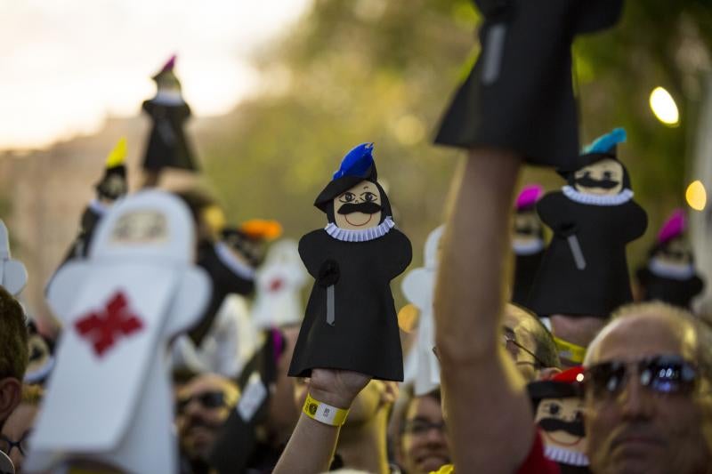 Las peñas de Valladolid consiguen el récord de marionetas de mano