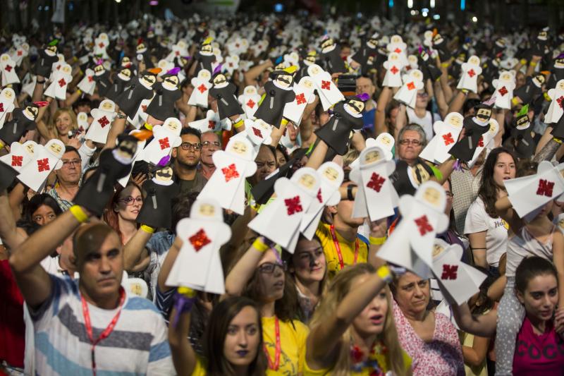 Las peñas de Valladolid consiguen el récord de marionetas de mano