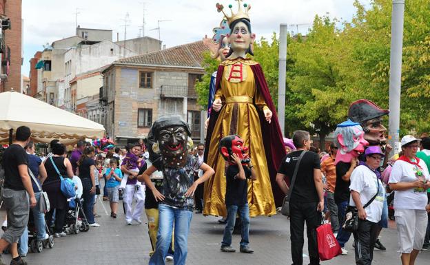 El desfile de gigantes y cabezudos de Medina del Campo, Valladolid, en una edición anterior 