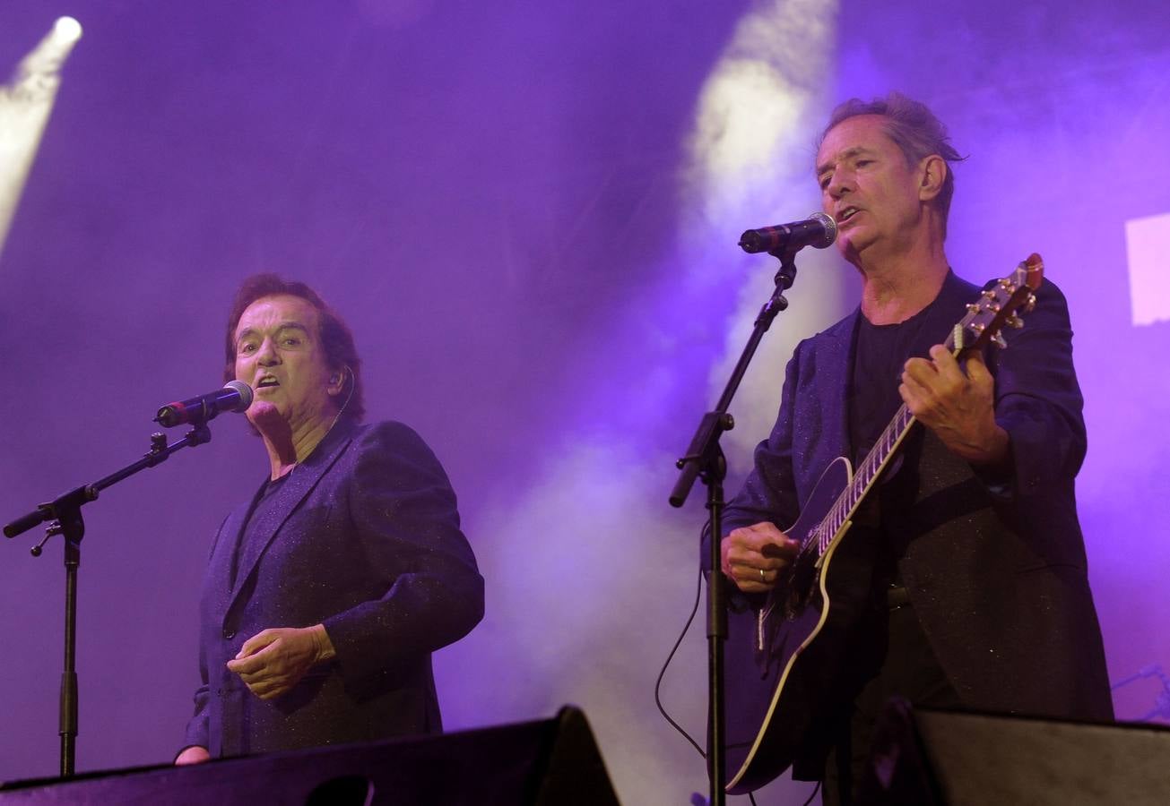 Manolo y Ramón bromeraron con el público de la Plaza Mayor que acudió para disfrutar de los grandes éxitos de su carrera