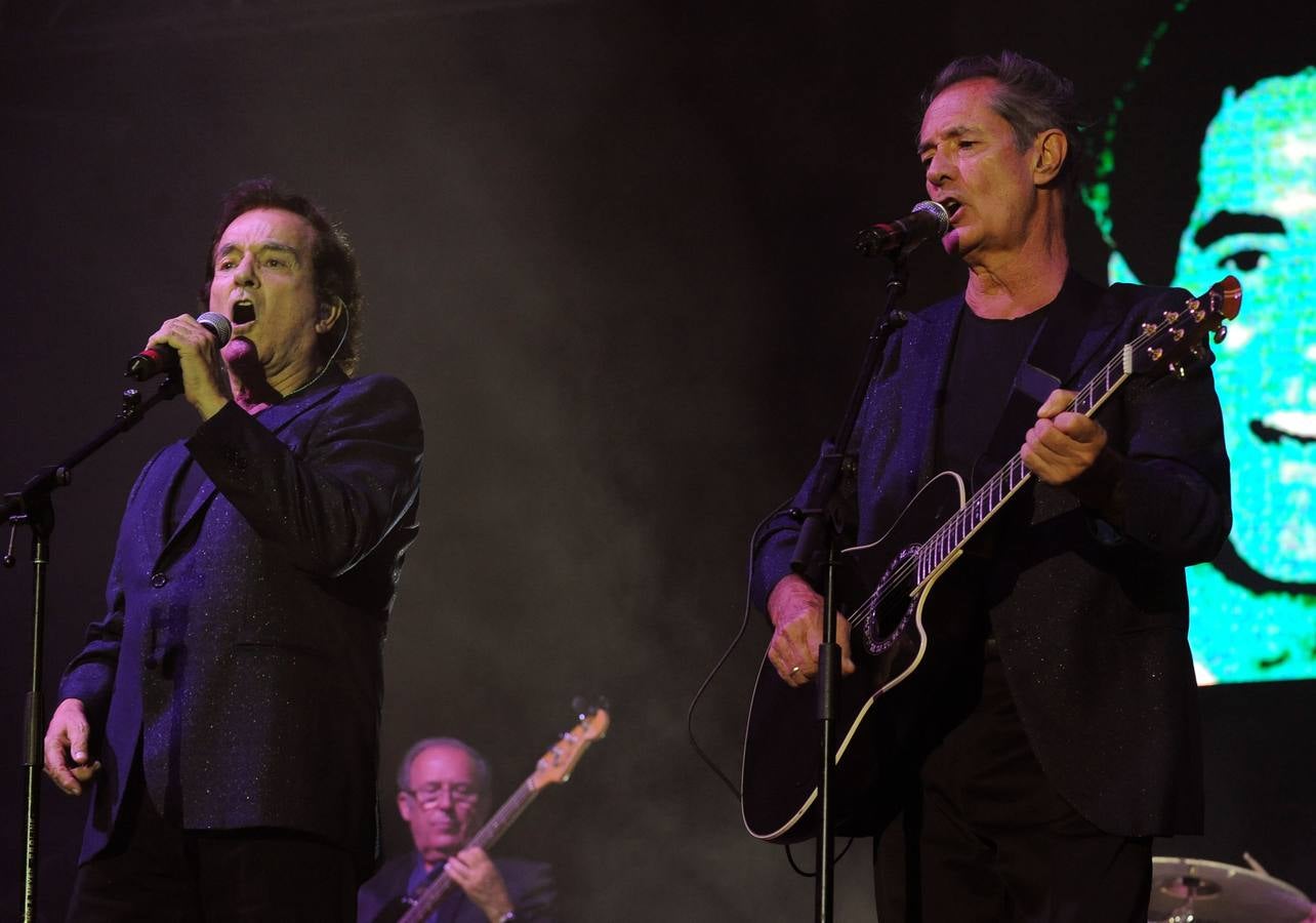 Manolo y Ramón bromeraron con el público de la Plaza Mayor que acudió para disfrutar de los grandes éxitos de su carrera