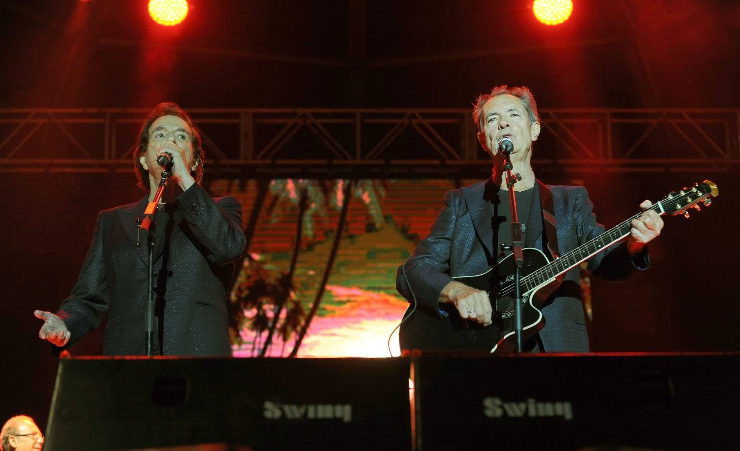 Manolo y Ramón bromeraron con el público de la Plaza Mayor que acudió para disfrutar de los grandes éxitos de su carrera