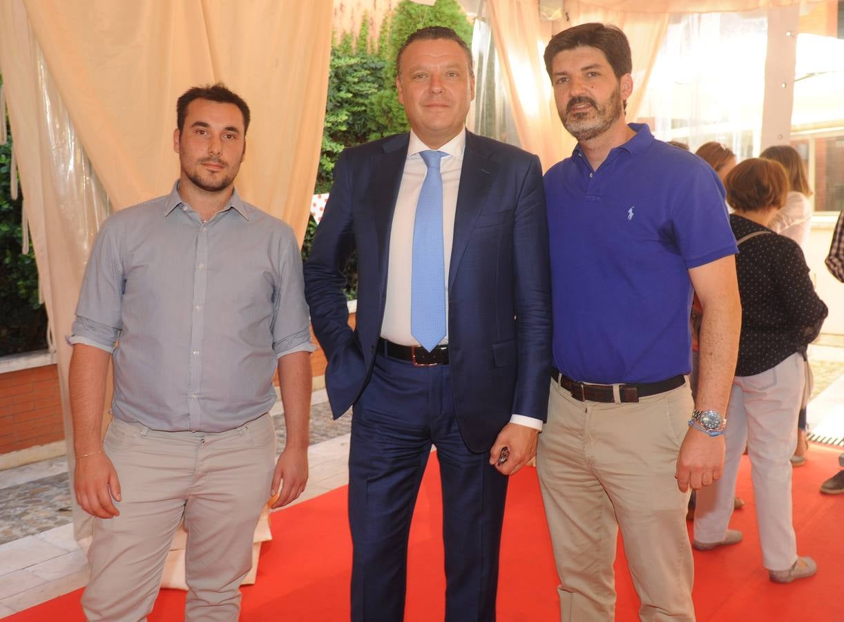 Jorge Ordóñez, el abogado Carlos Hortelano y Jaime Díaz, gerente de Gestione Asociados.
