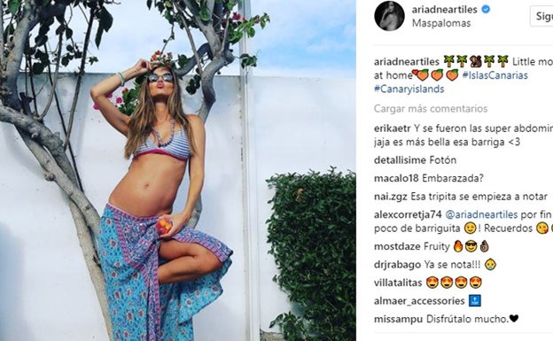 Ariadne Artiles luciendo barriguita. 