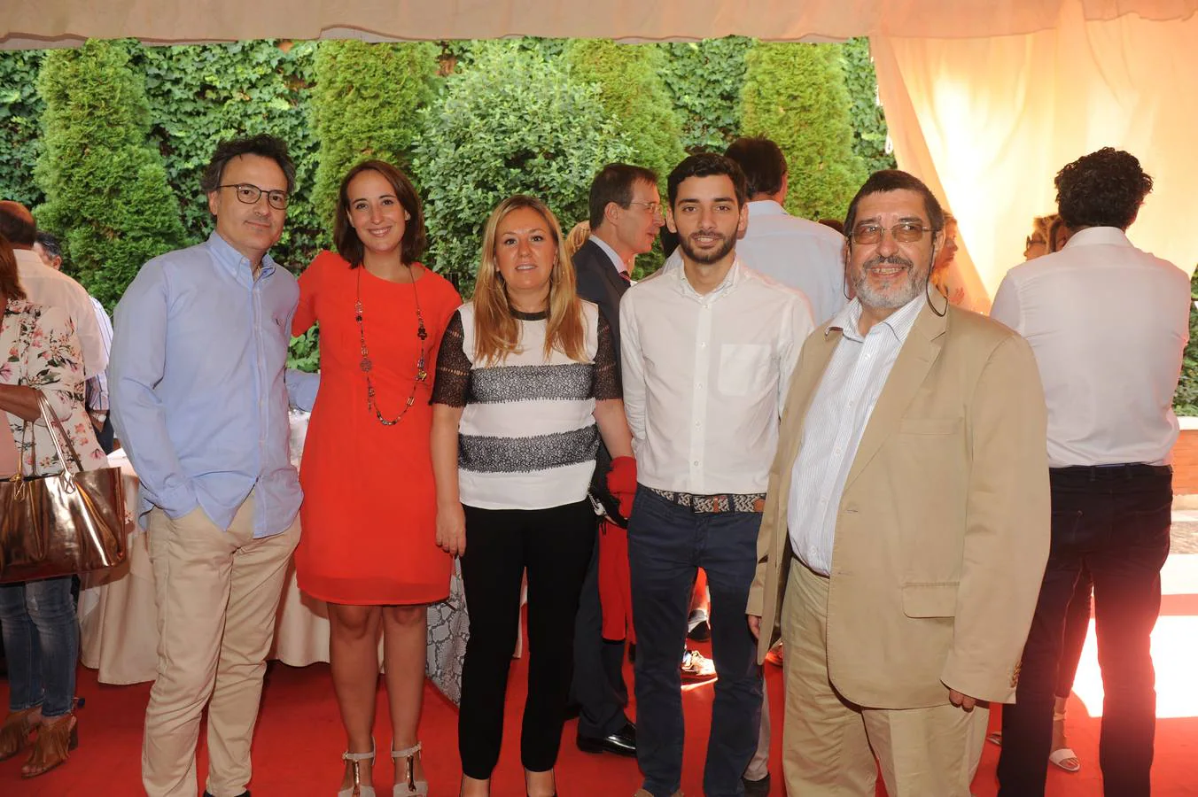 También disfrutaron del aperitivo los representantes de Ciudadanos Miguel Ángel González, Pilar Vicente, Belén Rosado, Mario Pulido y Manuel Mitadiel.