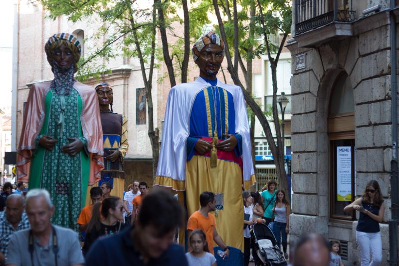 Desfile de Gigantes y Cabezudos