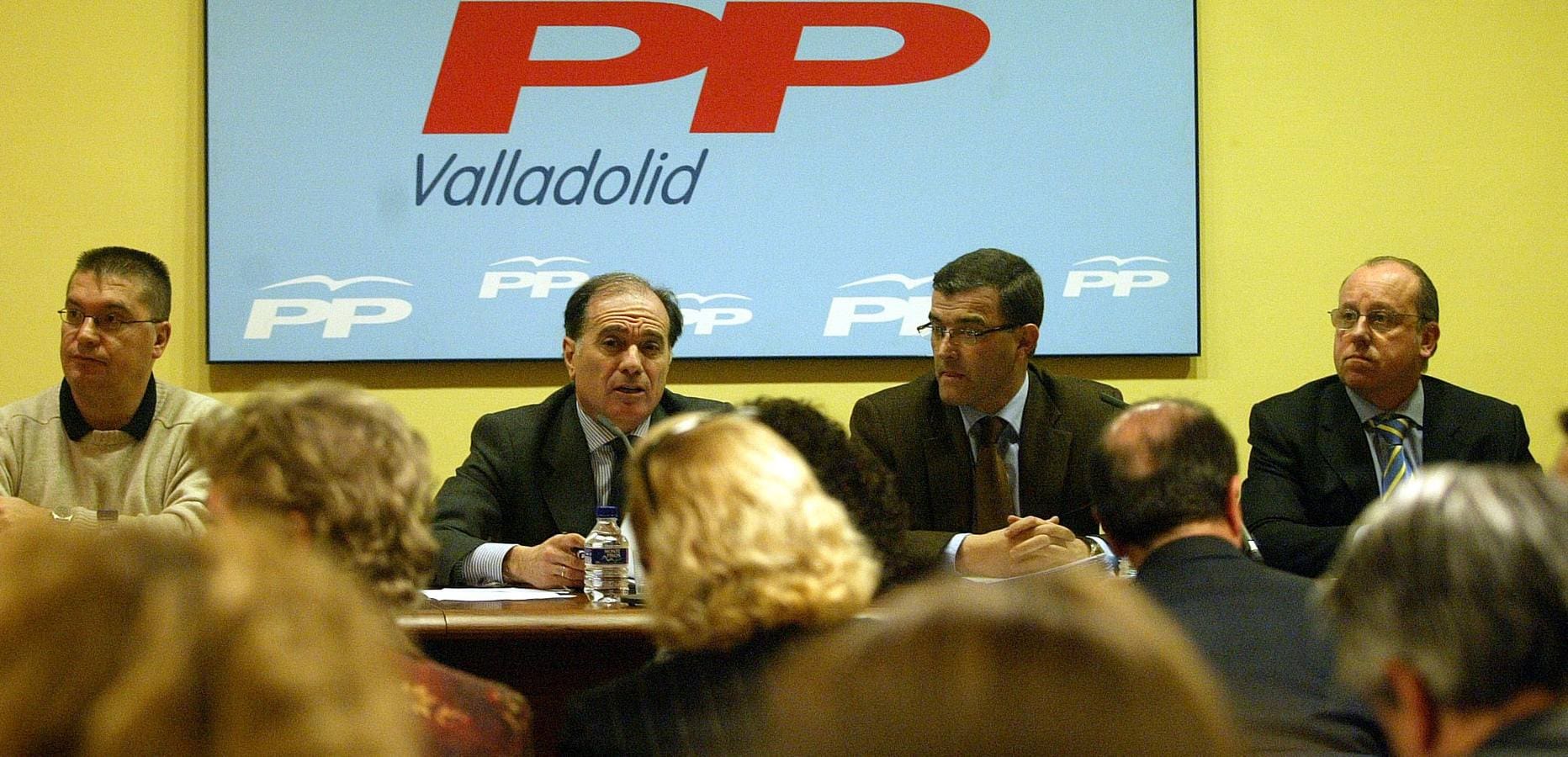 14.01.08 Tomás Villanueva, presidente del PP de Valladolid, junto al senador José Ferrández Otaño, y el alcalde de Olmedo, Alfonso Centeno durante la reunión del Comité Ejecutivo del Partido Popular en Valladolid.