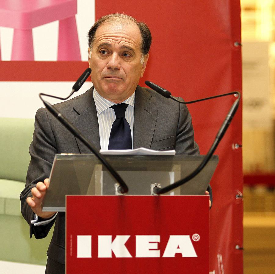 20.12.11 Tomas Villanueva, consejero de Economia, en la inauguración de Ikea en Arroyo de la Encomienda.