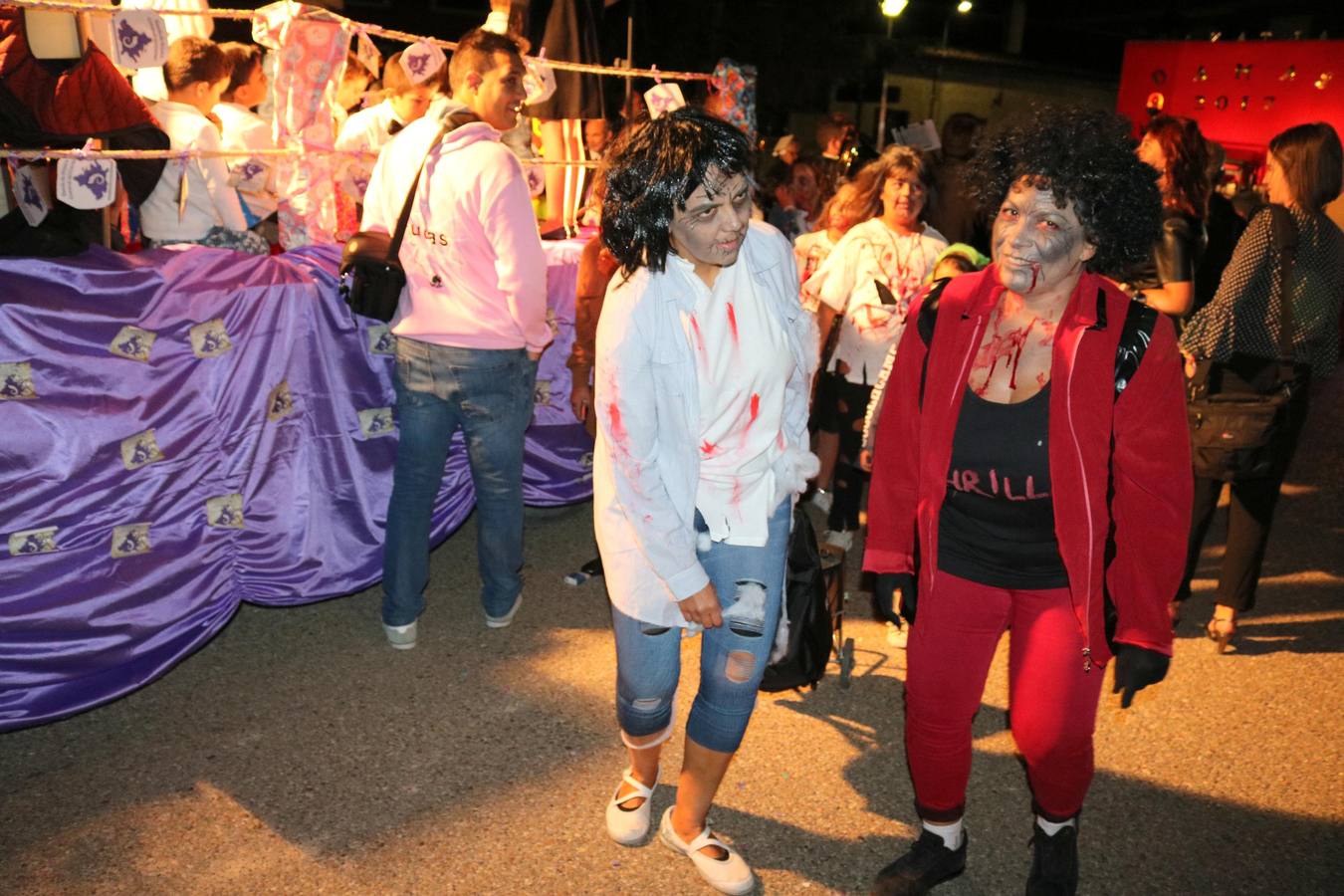 Los actos oficiales comenzaron la noche del miércoles con un vistoso desfile de carrozas por las principales calles de la localidad