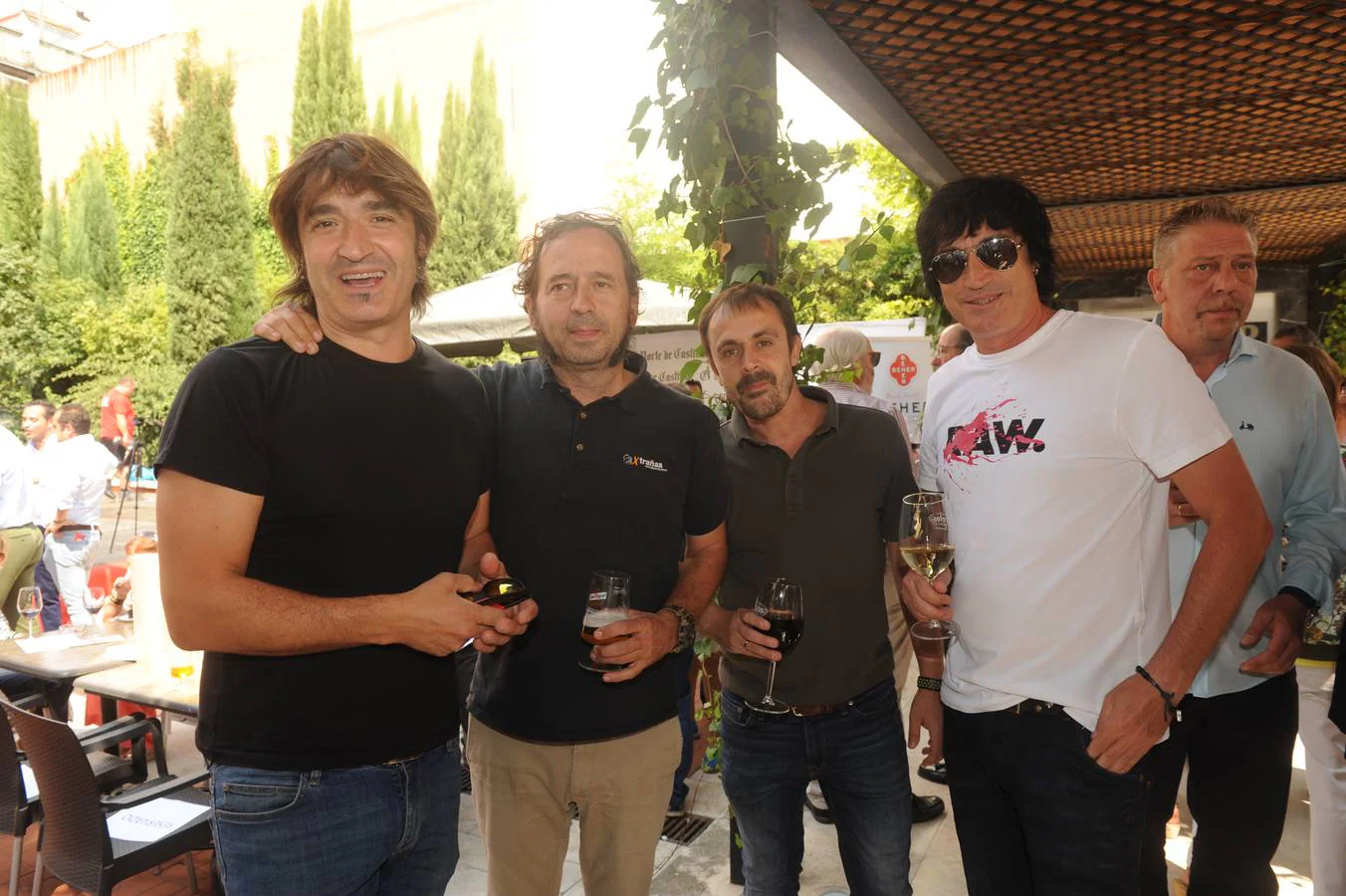 De la empresa X-trañas Producciones, Nacho Vicente, Álvaro Arribas, Kike Bueno (TVEO) y Chema Vicente.